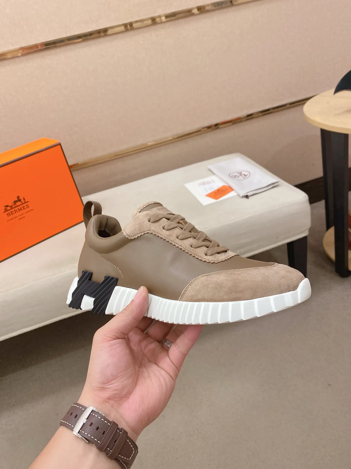 Men's clothing and shoes💰: 640💰《HERMES》【Classic Original Version】Hermès; Top 🔝 Purchasing Agency 🔍🔍Men's latest 🇺🇸 counters are on sale simultaneously, original imported from Italy ▲▲First-layer cowhide with suede cowhide ▲▲ (high-end and expensive Qi·Grade) Exquisite workmanship (Italian 🇮🇹Imported water-dyed 🐂cowhide lining) Sole: Original sole provided by the original factory, ⚠️Exclusive double-layer activity·TPR·Rubber·Combined molded outsole; Super·comfortable·wear-resistant·non-slip·environmental protection The real thing is more beautiful if you take the real thing (high quality, follow the order), you can enter and exit the counter at will * Code number: 39·40·41·42·43·44# (can be customized 38.45.46.)